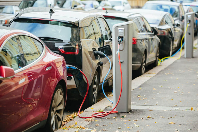 The Benefits of Fuel Efficient Vehicles for Daily Commuting